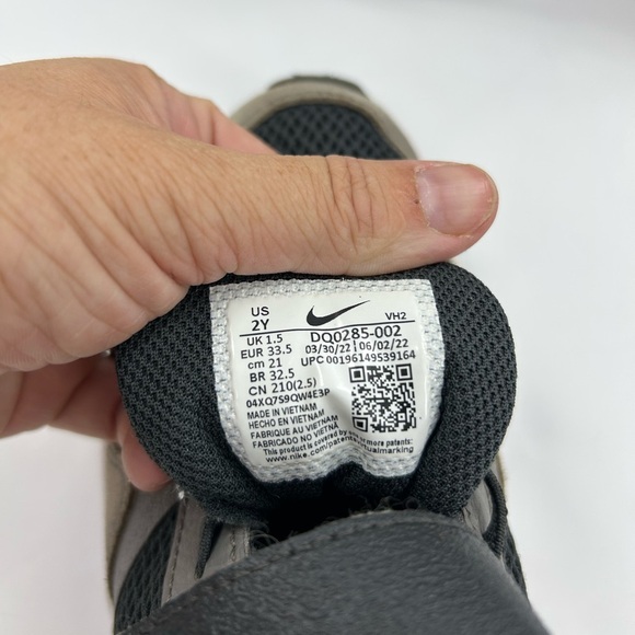 Nike AIR MAX Kids 2Y Grey Black White DQ0285-002 Athletic Sneakers - Picture 6 of 8